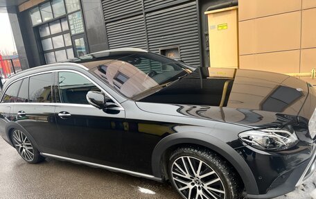 Mercedes-Benz E-Класс, 2019 год, 3 750 000 рублей, 1 фотография