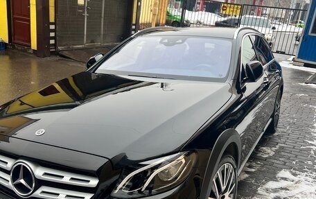 Mercedes-Benz E-Класс, 2019 год, 3 750 000 рублей, 2 фотография