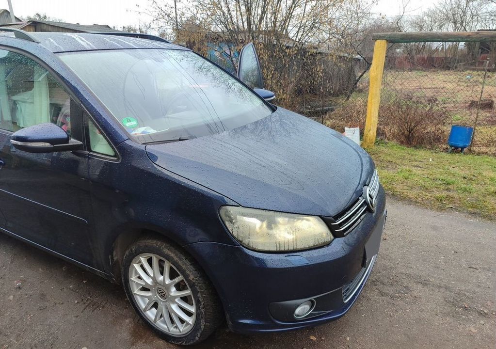 Volkswagen Touran II, 2011 год, 1 400 000 рублей, 1 фотография