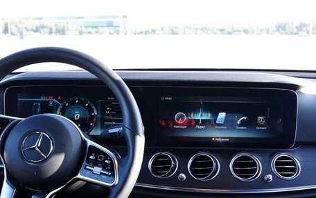 Mercedes-Benz E-Класс, 2019 год, 3 750 000 рублей, 17 фотография
