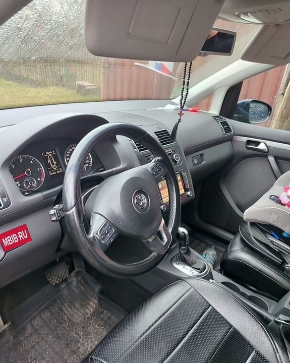 Volkswagen Touran II, 2011 год, 1 400 000 рублей, 8 фотография