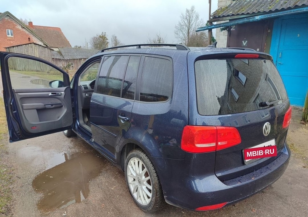 Volkswagen Touran II, 2011 год, 1 400 000 рублей, 3 фотография