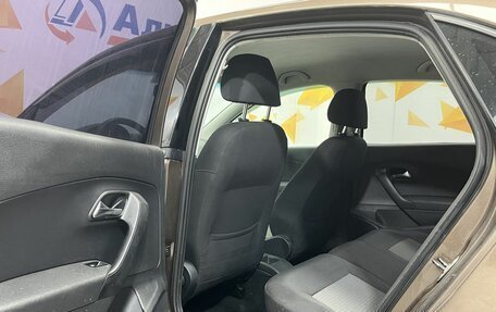 Volkswagen Polo VI (EU Market), 2015 год, 900 000 рублей, 23 фотография