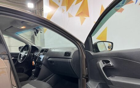 Volkswagen Polo VI (EU Market), 2015 год, 900 000 рублей, 25 фотография