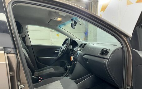 Volkswagen Polo VI (EU Market), 2015 год, 900 000 рублей, 27 фотография