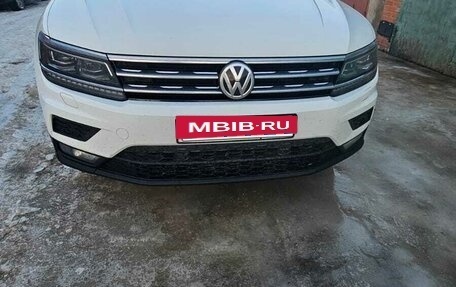 Volkswagen Tiguan II, 2019 год, 2 300 000 рублей, 2 фотография