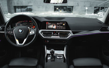 BMW 3 серия, 2019 год, 3 050 000 рублей, 15 фотография