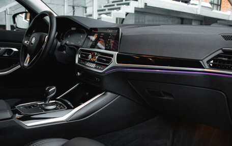 BMW 3 серия, 2019 год, 3 050 000 рублей, 18 фотография