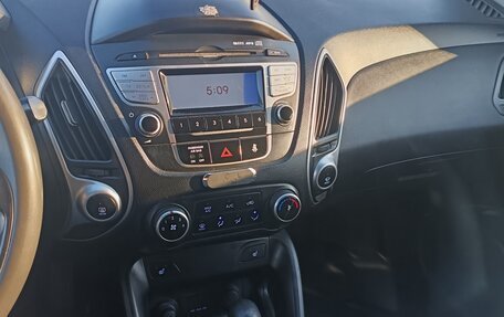 Hyundai ix35 I рестайлинг, 2010 год, 1 100 000 рублей, 8 фотография