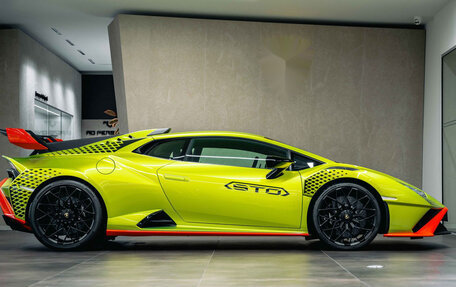 Lamborghini Huracán, 2022 год, 41 800 000 рублей, 4 фотография