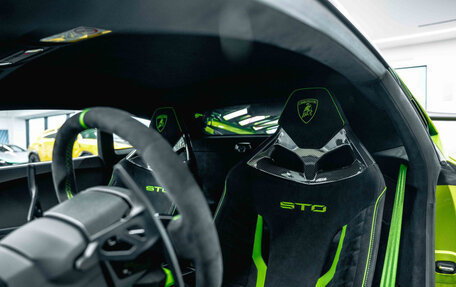 Lamborghini Huracán, 2022 год, 41 800 000 рублей, 10 фотография