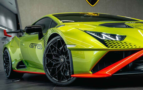 Lamborghini Huracán, 2022 год, 41 800 000 рублей, 13 фотография