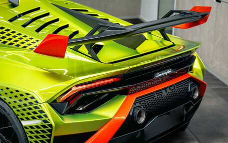 Lamborghini Huracán, 2022 год, 41 800 000 рублей, 24 фотография