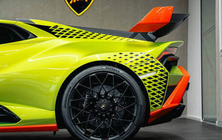 Lamborghini Huracán, 2022 год, 41 800 000 рублей, 20 фотография