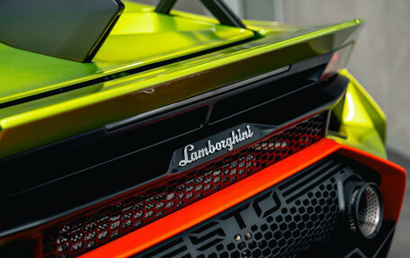 Lamborghini Huracán, 2022 год, 41 800 000 рублей, 25 фотография