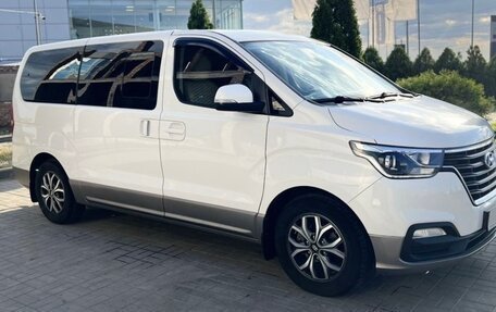 Hyundai H-1 II рестайлинг, 2021 год, 3 600 000 рублей, 2 фотография