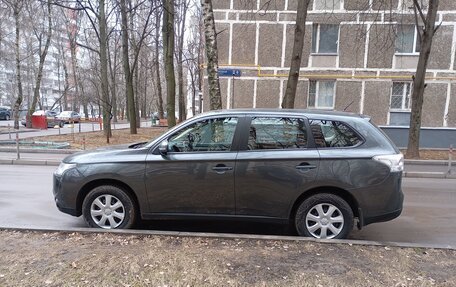Mitsubishi Outlander III рестайлинг 3, 2014 год, 1 600 000 рублей, 9 фотография