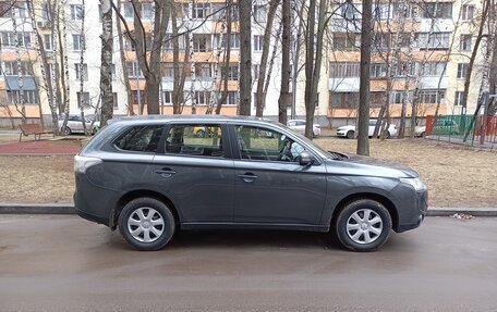 Mitsubishi Outlander III рестайлинг 3, 2014 год, 1 600 000 рублей, 8 фотография