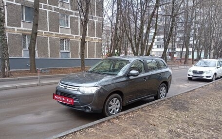 Mitsubishi Outlander III рестайлинг 3, 2014 год, 1 600 000 рублей, 3 фотография