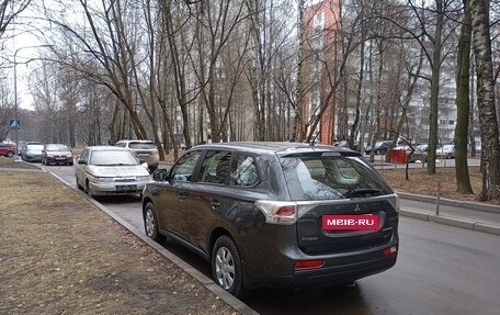Mitsubishi Outlander III рестайлинг 3, 2014 год, 1 600 000 рублей, 4 фотография