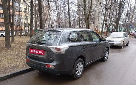Mitsubishi Outlander III рестайлинг 3, 2014 год, 1 600 000 рублей, 5 фотография