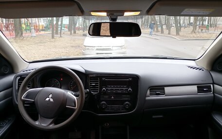 Mitsubishi Outlander III рестайлинг 3, 2014 год, 1 600 000 рублей, 11 фотография