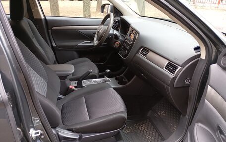 Mitsubishi Outlander III рестайлинг 3, 2014 год, 1 600 000 рублей, 13 фотография