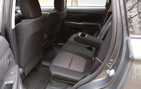 Mitsubishi Outlander III рестайлинг 3, 2014 год, 1 600 000 рублей, 12 фотография