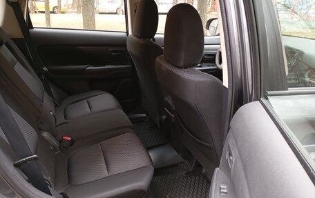 Mitsubishi Outlander III рестайлинг 3, 2014 год, 1 600 000 рублей, 17 фотография