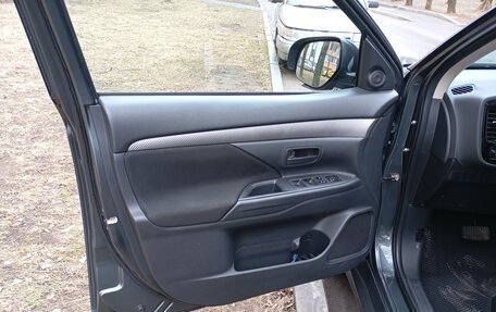 Mitsubishi Outlander III рестайлинг 3, 2014 год, 1 600 000 рублей, 14 фотография