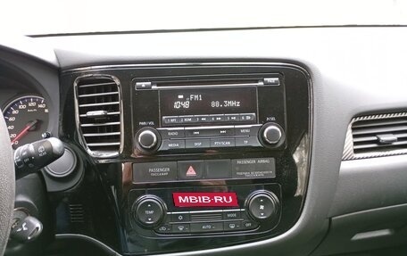Mitsubishi Outlander III рестайлинг 3, 2014 год, 1 600 000 рублей, 15 фотография