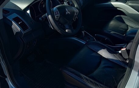 Mitsubishi Outlander III рестайлинг 3, 2007 год, 950 000 рублей, 17 фотография