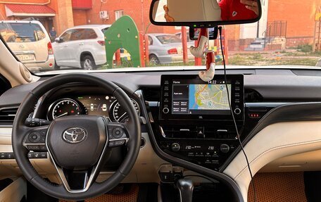 Toyota Camry, 2021 год, 3 960 000 рублей, 2 фотография