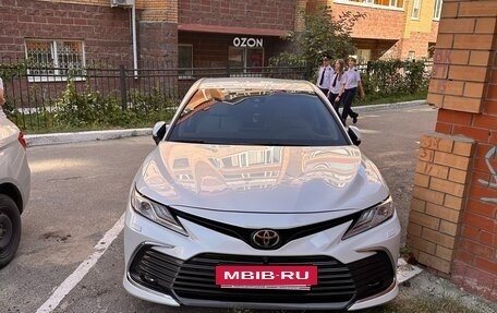 Toyota Camry, 2021 год, 3 960 000 рублей, 6 фотография