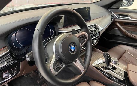 BMW 5 серия, 2018 год, 4 050 000 рублей, 14 фотография