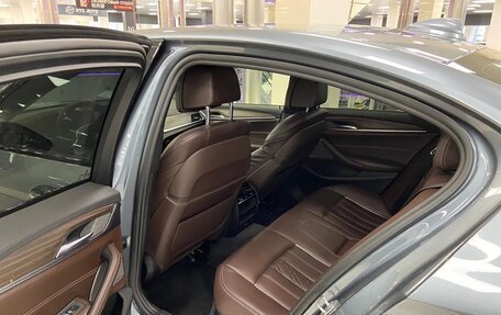 BMW 5 серия, 2018 год, 4 050 000 рублей, 21 фотография
