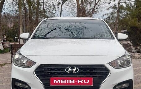 Hyundai Solaris II рестайлинг, 2017 год, 1 200 000 рублей, 1 фотография
