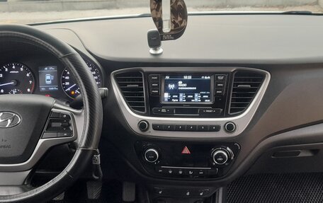 Hyundai Solaris II рестайлинг, 2017 год, 1 200 000 рублей, 11 фотография