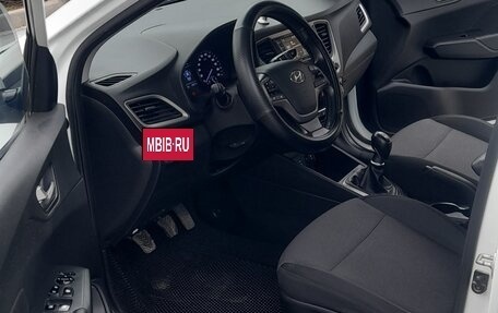 Hyundai Solaris II рестайлинг, 2017 год, 1 200 000 рублей, 4 фотография