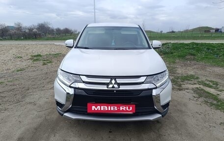 Mitsubishi Outlander III рестайлинг 3, 2015 год, 1 700 000 рублей, 5 фотография