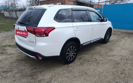 Mitsubishi Outlander III рестайлинг 3, 2015 год, 1 700 000 рублей, 7 фотография