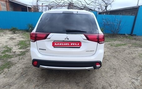 Mitsubishi Outlander III рестайлинг 3, 2015 год, 1 700 000 рублей, 4 фотография
