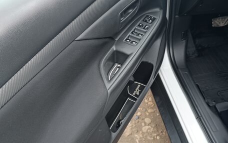 Mitsubishi Outlander III рестайлинг 3, 2015 год, 1 700 000 рублей, 11 фотография
