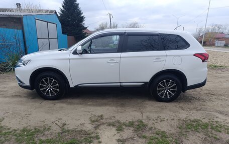 Mitsubishi Outlander III рестайлинг 3, 2015 год, 1 700 000 рублей, 10 фотография