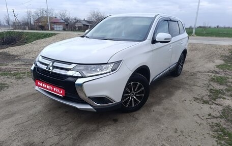 Mitsubishi Outlander III рестайлинг 3, 2015 год, 1 700 000 рублей, 8 фотография