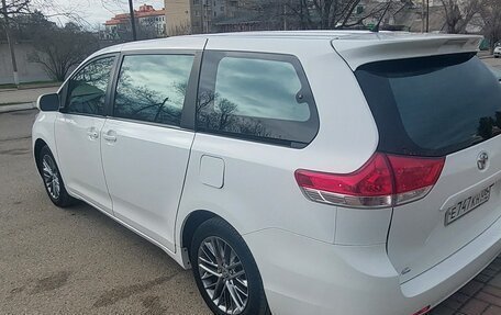 Toyota Sienna III, 2010 год, 2 370 000 рублей, 5 фотография