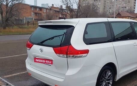 Toyota Sienna III, 2010 год, 2 370 000 рублей, 8 фотография