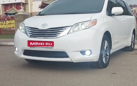 Toyota Sienna III, 2010 год, 2 370 000 рублей, 2 фотография