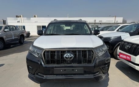Toyota Land Cruiser Prado 150 рестайлинг 2, 2022 год, 8 490 000 рублей, 1 фотография