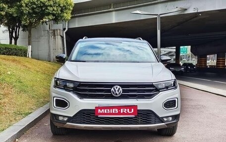 Volkswagen T-Roc I, 2021 год, 1 670 000 рублей, 2 фотография